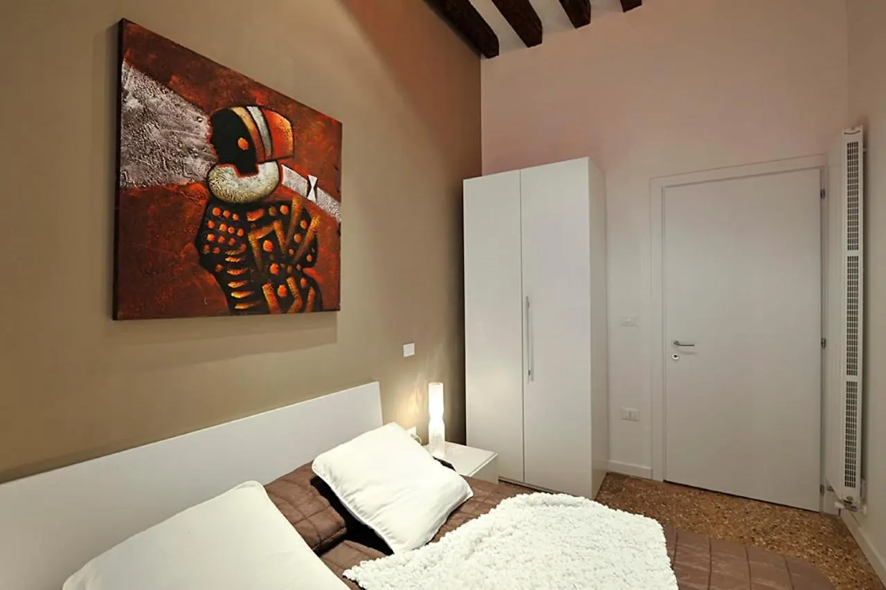 Garden Apartments Venecia 0*,